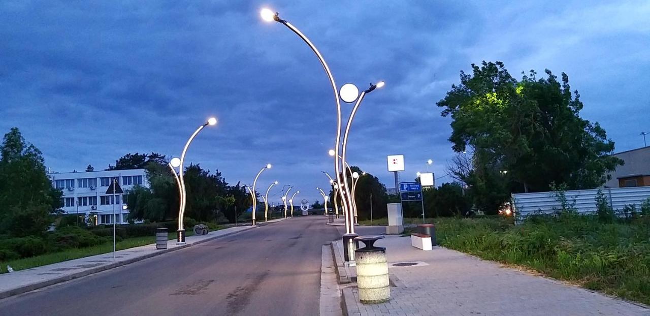 Geo Studios Saturn Kültér fotó