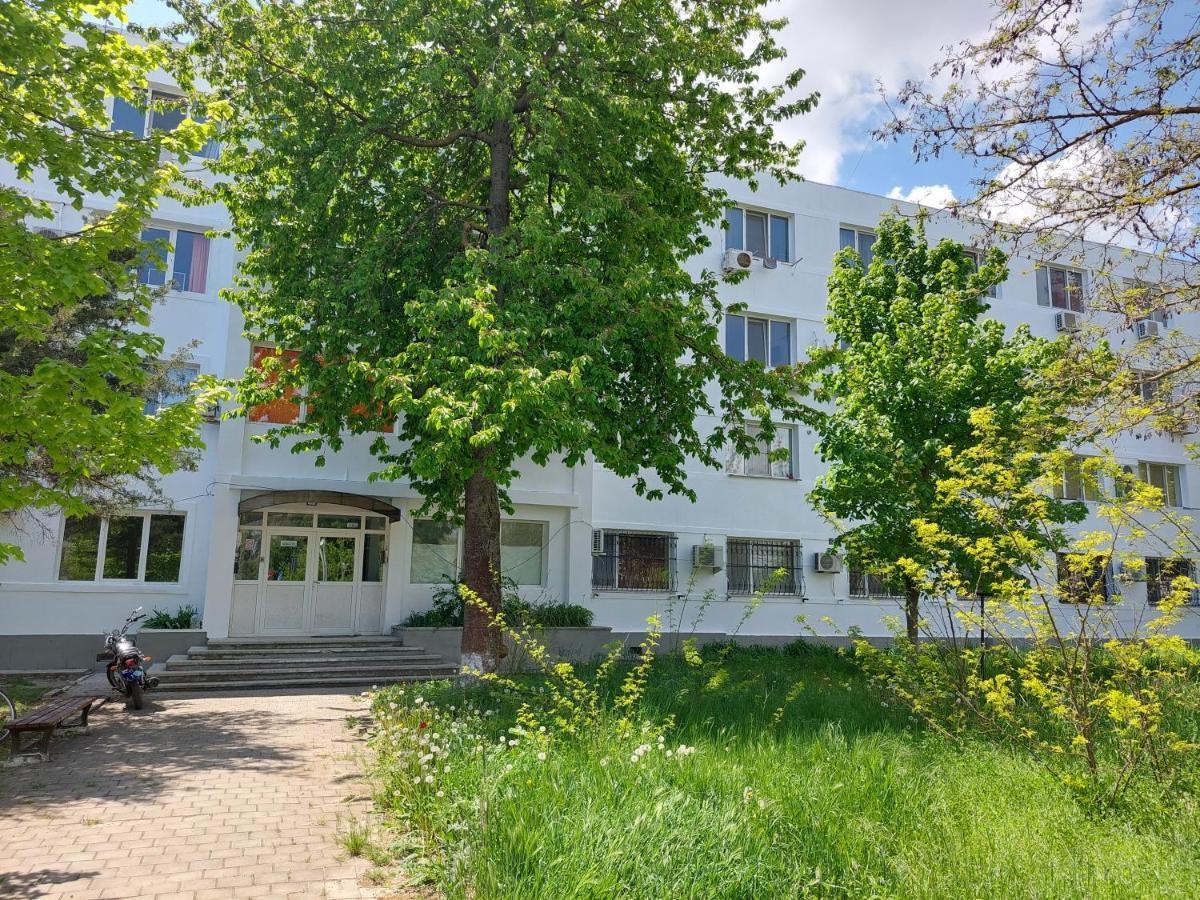 Geo Studios Saturn Kültér fotó