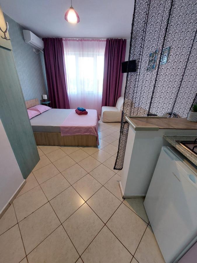 Geo Studios Saturn Kültér fotó